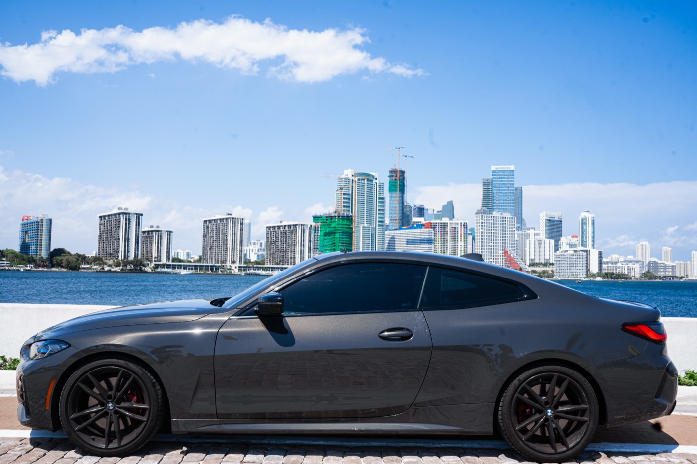 BMW M440i – side view, waterfront