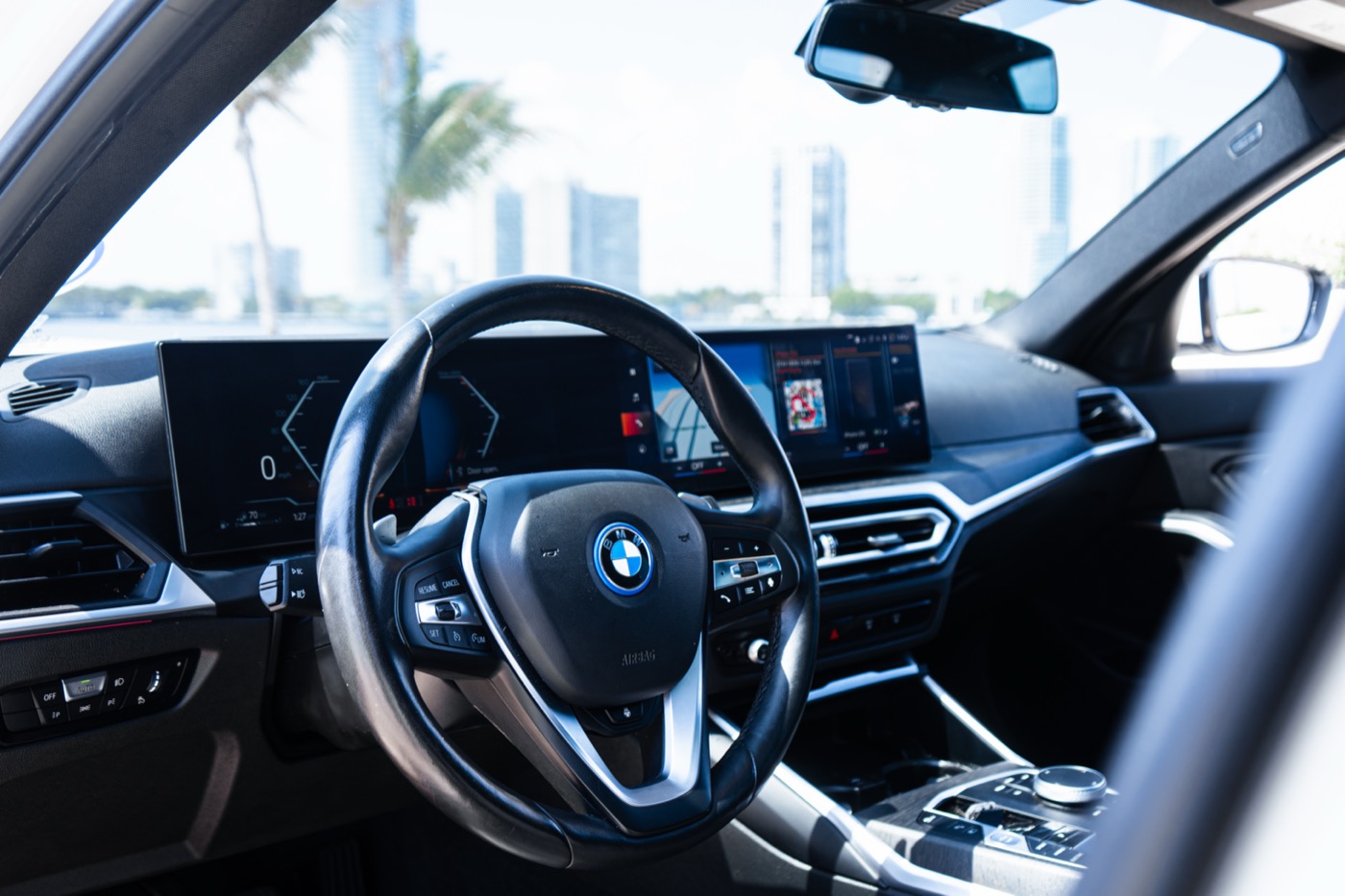 BMW 330e – interior cockpit