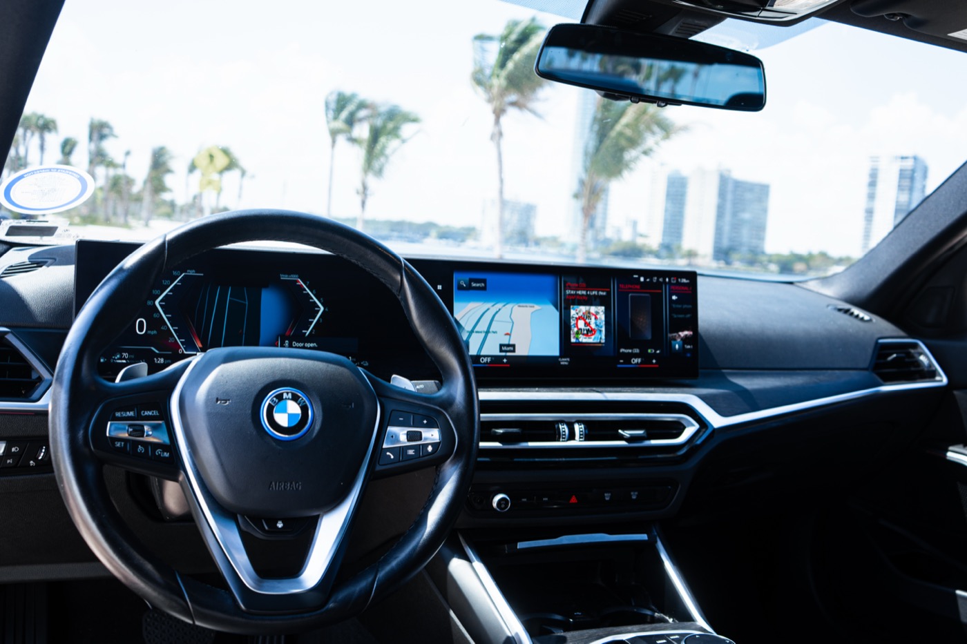 BMW 330e – digital dashboard