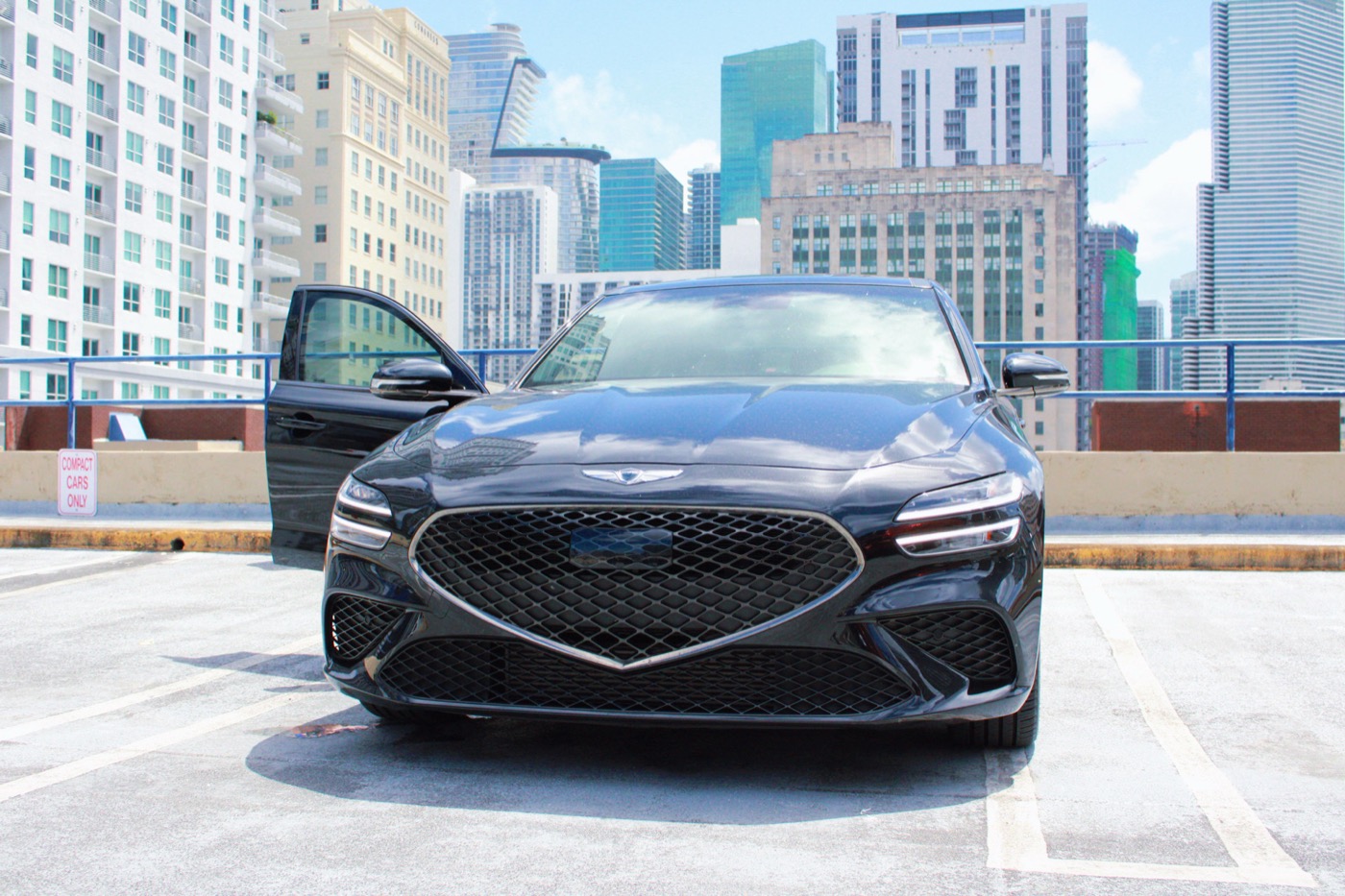 Genesis G70 – front, downtown Miami